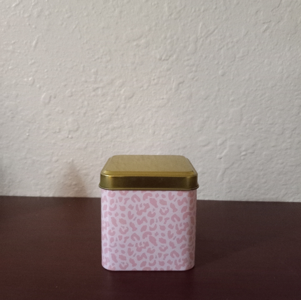 Attractive tin can 3.5" x 4" for storage and charming decor